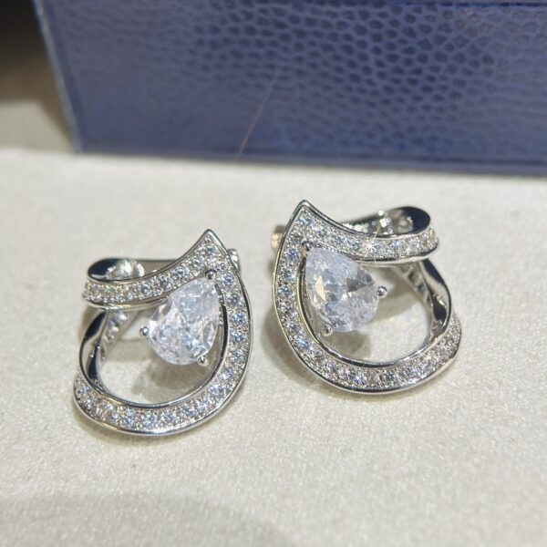 Collection Joséphine – Boucles d’oreilles Couronne d’Héron avec Pendentif en Goutte d’Eau de Shang Mei Paris