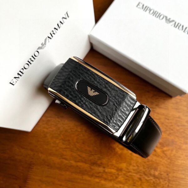 Emporio Armani – Élégance Intemporelle avec la Nouvelle Collection de Ceintures en Cuir