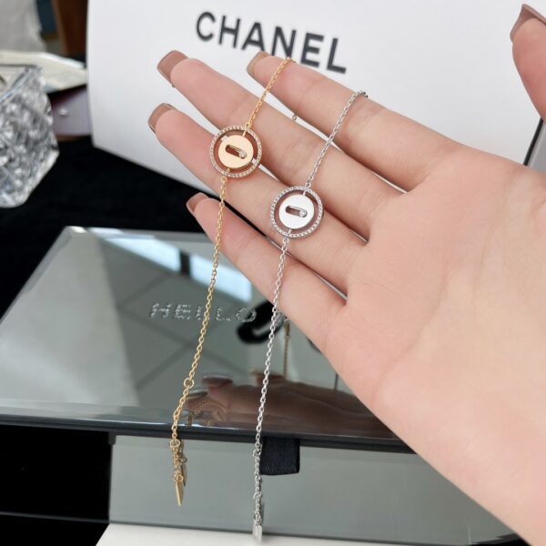 Découvrez la Magie de la Collection Lucky Move de MESSIKA: Un Bracelet qui Capture l’Élégance et la Jeunesse