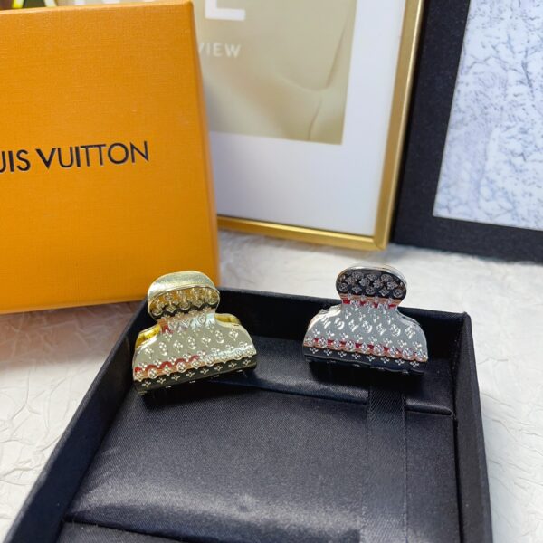 Élégance et Prestige avec les Clips LV – La Signature Luxueuse des Clips d’Âne