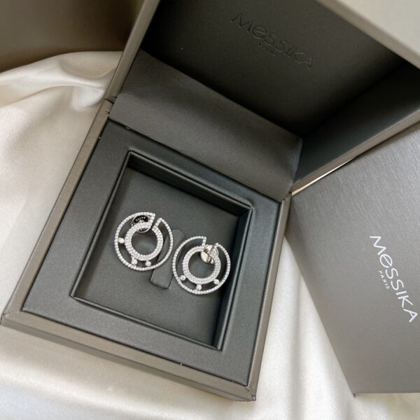 Nouvelle Collection Éblouissante: Les Boucles d’Oreilles Messika 2021, un Mélange de Diamants et d’Innovation
