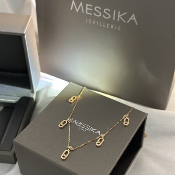 Élégance Radiante: Le Nouveau Collier Messika 2022 avec Cinq Diamants Mobiles