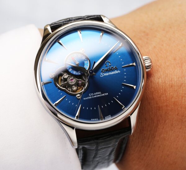 Montre Omega Homme – Édition Spéciale avec Boîtier en Acier et Option de Bracelet en Cuir