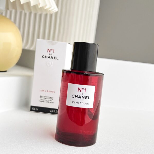 Chanel N°1 Red Camellia: L’Élixir Floral Subtil