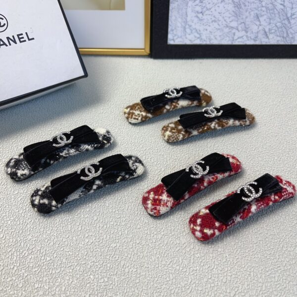 Élégance en Toute Légèreté avec les Barrettes en Laine – Un Duo de Raffinement