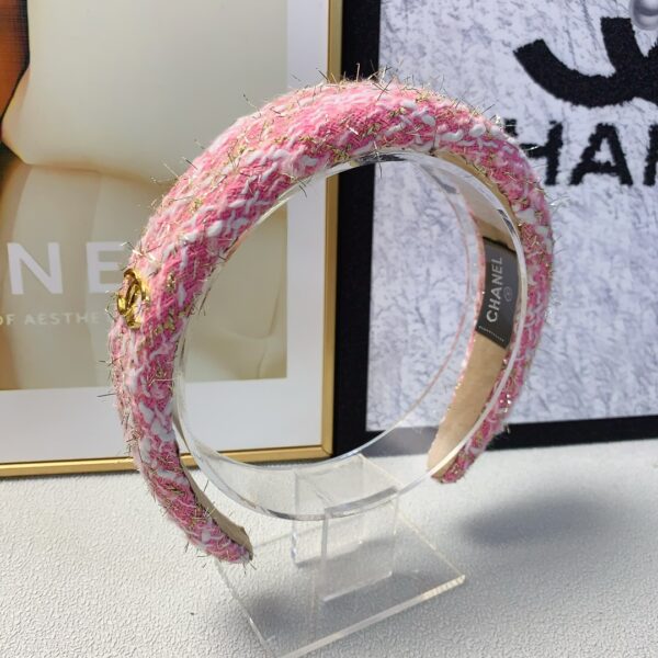 Chanel – Serre-tête – Élégance Légère pour une Année Nouvelle Pleine de Style