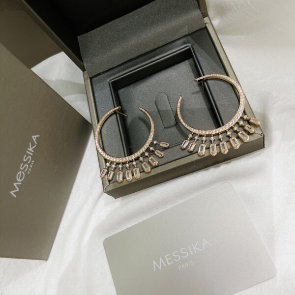 Éclat Exceptionnel: Les Nouvelles Boucles d’Oreilles Diamantées Messika de la Collection Move 2022