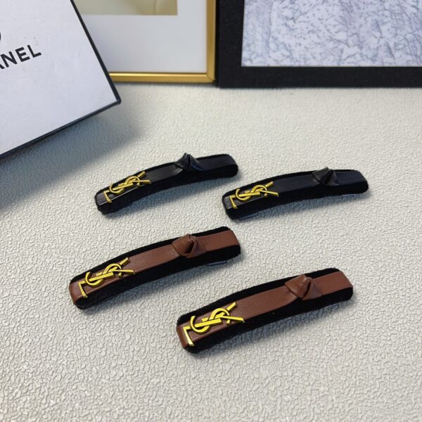 Élégance Intemporelle avec les Barrettes Yves Saint Laurent – L’Art du Détail avec le Yang Shulin