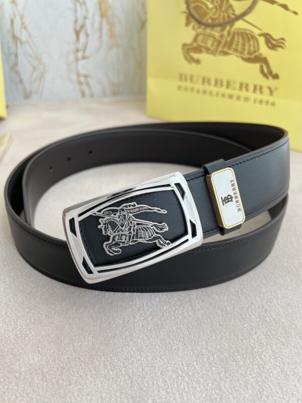 Élégance et Authenticité: La Ceinture Burberry en Cuir de Première Qualité