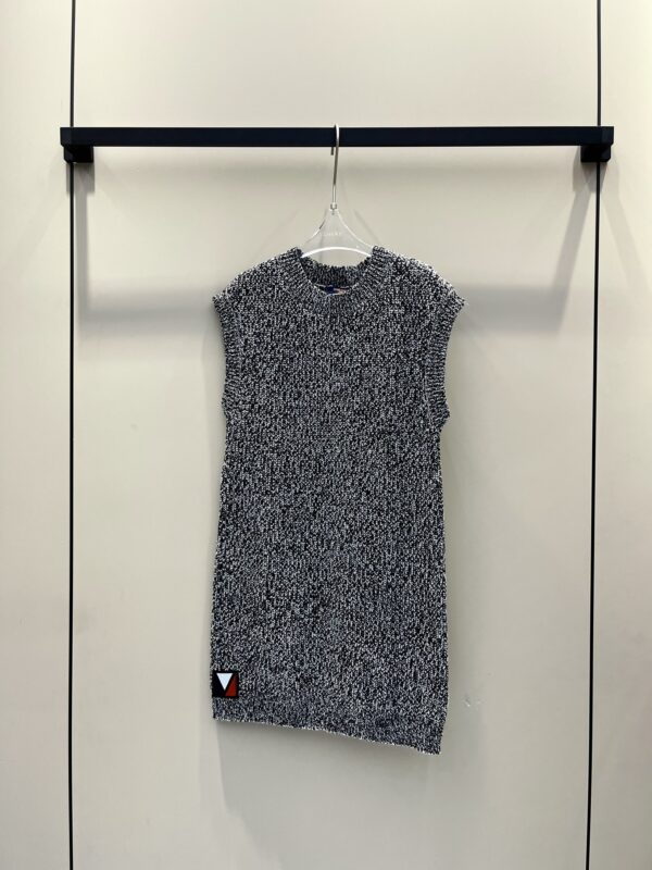 Louis Vuitton Automne-Hiver – Robe-pull Tricotée à Grosses Mailles, Inspirée du Style Rétro Chic