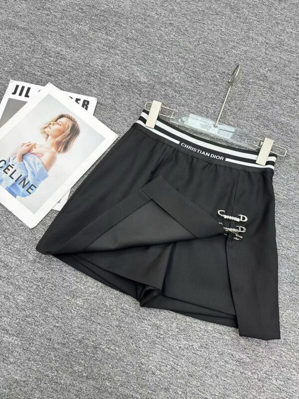 Élégance Intemporelle: Découvrez la Jupe Dior IT97803