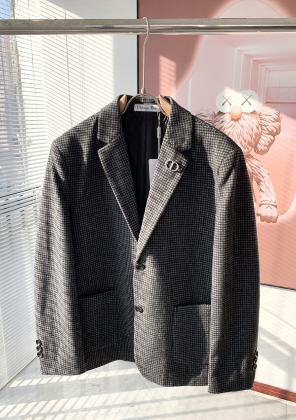 Manteau d’hiver en laine d’agneau pour homme de Dio*r – Dernière tendance de la mode automne-hiver