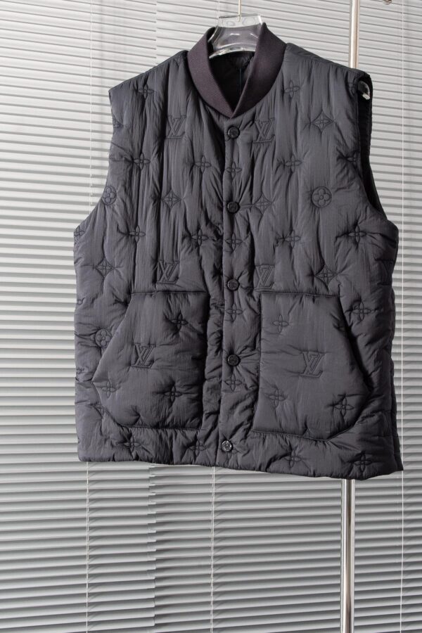 Gilet extérieur Monogrammé LV – L’Élégance de la Saison Automne-Hiver 2023