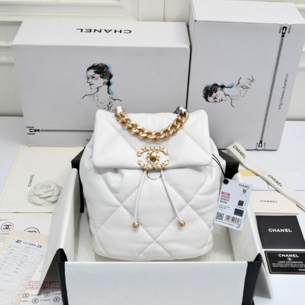 Sac à dos Chanel 19: Le nouveau classique en noir et or