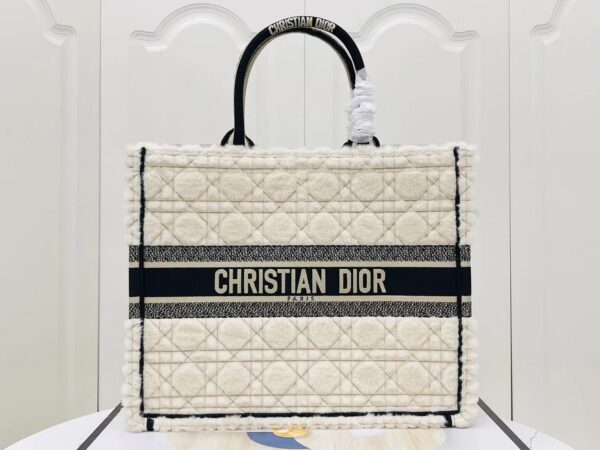 Le Grand Tote Dior Oblique: L’Élégance au Quotidien