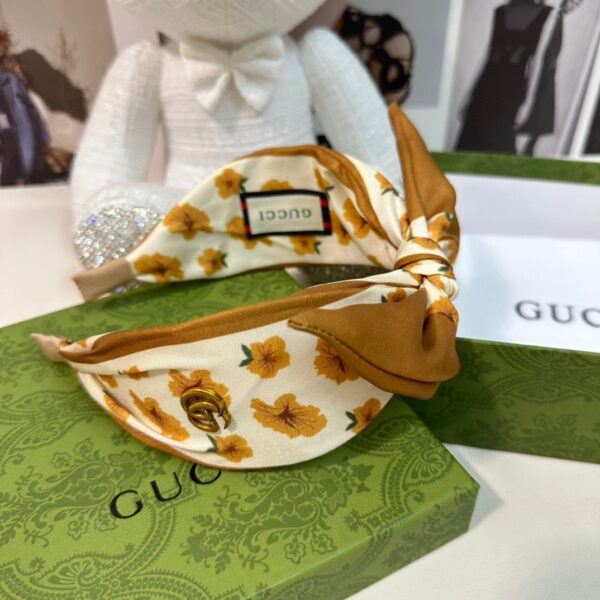 Gucci – Serre-tête: Un accessoire élégant et confortable