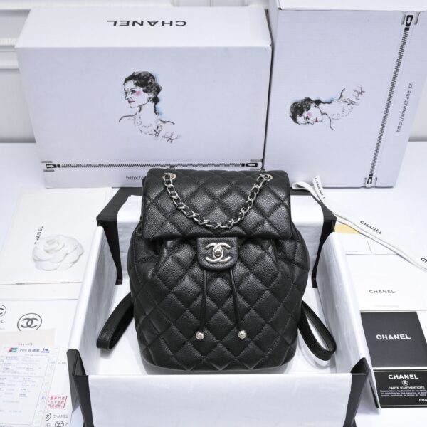 Sac à dos Chanel 23S Salzburg en cuir de veau –