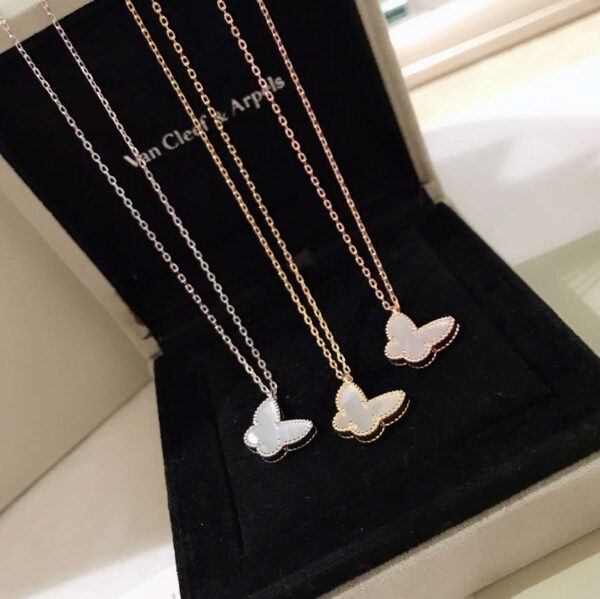 Collier papillon en nacre blanche VCA Van Cleef &Arpels