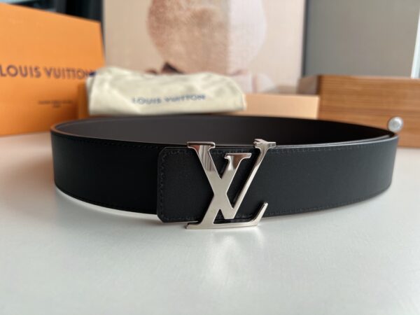 Ceinture Homme Louis Vuitton Réversible Shake 40 mm: Alliance de Fonctionnalité et de Style