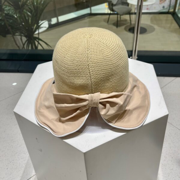 Chapeau de Seau Chanel pour Femmes: Tendance Estivale 2023 avec Protection Solaire