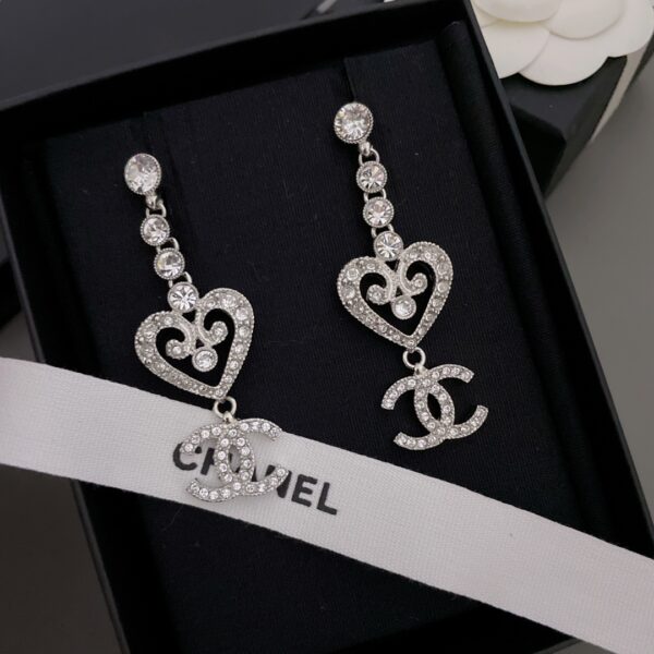 Boucles d’Oreilles Pendantes en Forme de Cœur avec Diamants Longs Z 8200