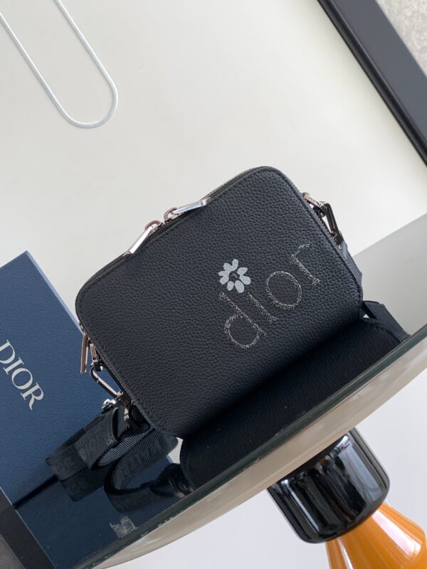 Sac à Main Dior by ERL: Élégance et Fonctionnalité en Cuir Noir