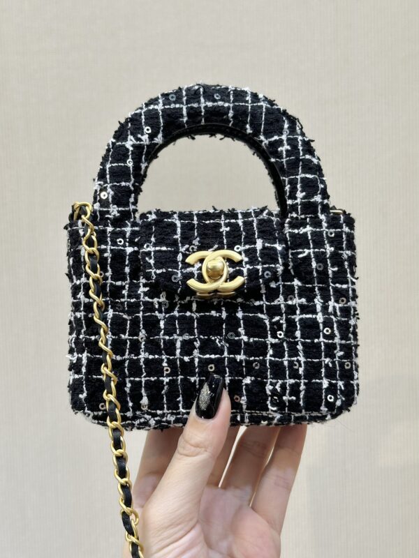  Chanel : Sac Kelly 3435 en Tweed Noir et Blanc avec Paillettes