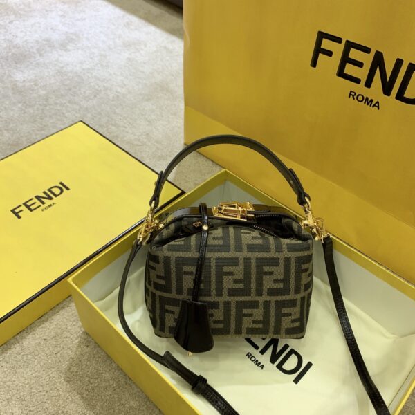 Vintage Sac à Main Fendi en Toile Monogramme – Petite Taille