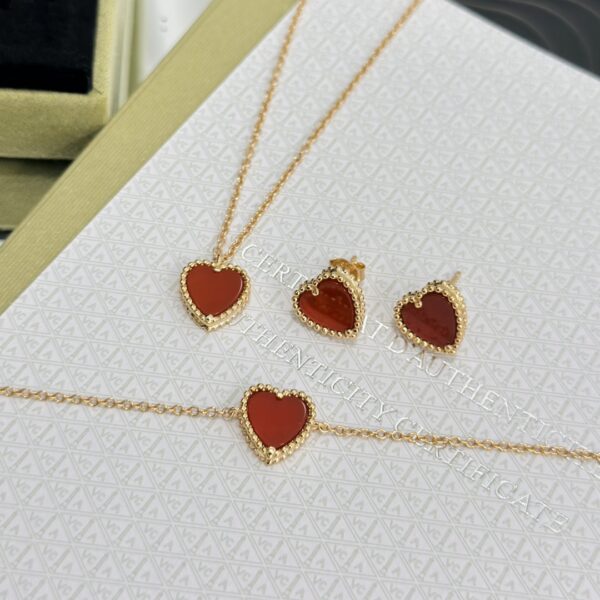Ensemble Van Cleef & Arpels Cœur en Agate Rouge: Collier, Bracelet et Boucles d’oreilles en Argent