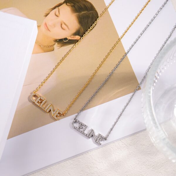 Nouvelles Boucles d’oreilles PRECLOUS de Celine – Simplicité et Éclat en Laiton Plaqué Or 18 Carats