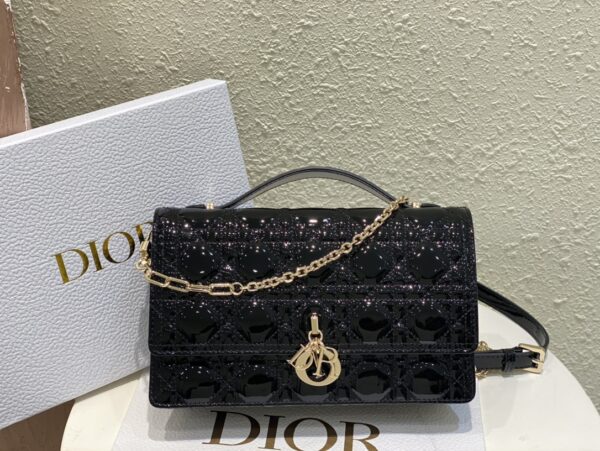 Sac Miss Dior: Un Classique Intemporel pour une Élégance Quotidienne