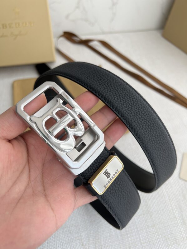 Ceinture Burberry Automatique – Cuir de Vache Pleine Fleur Double Face avec Boucle en Acier Inoxydable