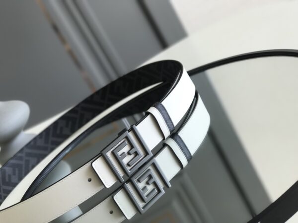 Ceinture Fendi Bague 3.5cm en cuir de veau lisse avec fermoir à boucle palladiée et chaîne –