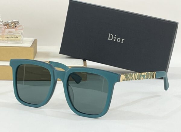 Dior So Real 010568: Une monture solaire d’exception alliant élégance et raffinement