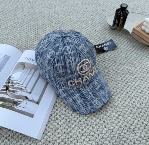 CHANEL NOUVELLE CASQUETTE VINTAGE EN DENIM BLEU