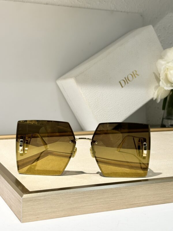Lunettes de Soleil Christian Dior 30Montaigne S7U – Cadre Carré 64mm