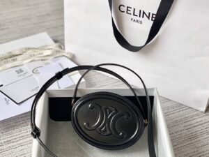  Céline Sac à Bandoulière Ovale en Cuir Noir Triomphe