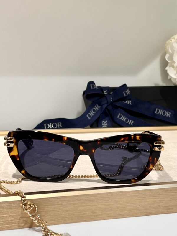 Lunettes de Soleil Dior CDior B2U: Sophistication et Protection Inégalées