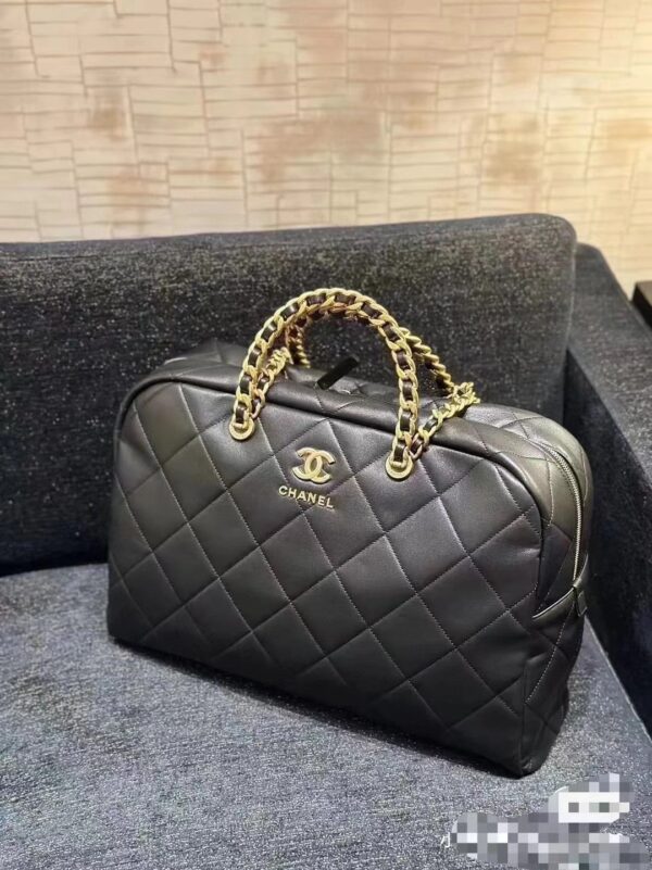 Sac de Voyage Chanel 24 Bowling: Élégance et Praticité