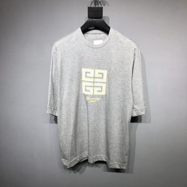 GIVENCHY T-shirt en maille brodée – Collection Printemps-Été 2024