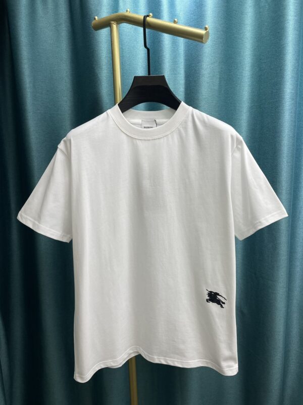 T-shirt Coton Printemps-Été 2024: Élégance et Confort au Quotidien