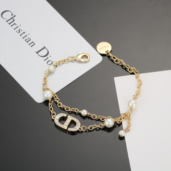 Bracelet Dior CD Vintage – Charme Doré avec Étoile et Lettres CD