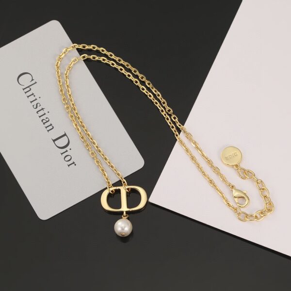 Collier Dior CD Élégance – Design Minimaliste avec Pendentif Perle et Métal