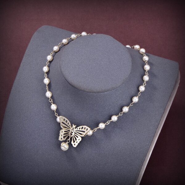 Dior – Nouvelle Chaîne en Métal avec Motif Papillon