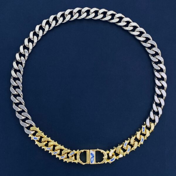 Collier Court CD en Porcelaine Bleue et Blanche Dior – Édition Limitée