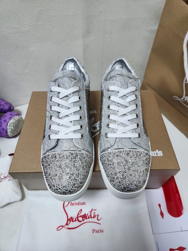 Christian Louboutin: Une pièce de collection luxueuse, symbole d’élégance raffinée