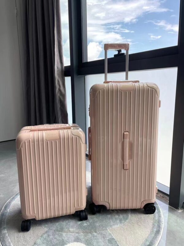 Rimowa Essential – Édition Macaron en Rose Sakura