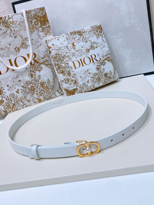 Dior Montaigne Jolie Belt – Ceinture en cuir avec perles et signature Christian Dior