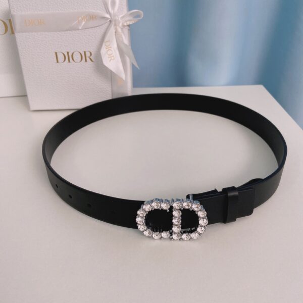 Ceinture Dior en cuir avec boucle CD pavée de cristaux