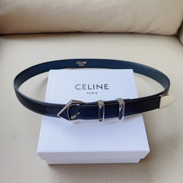 Élégance subtile: Ceinture Celine en cuir lisse